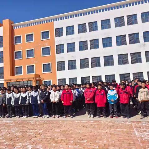 以练筑防，护航生命——金鸡滩镇初级中学开展2025年防震防踩踏应急疏散演练