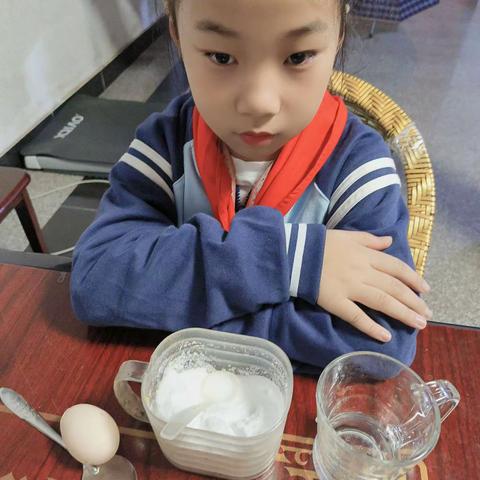 悬浮的鸡蛋——李毓灵的科学小实验（七）