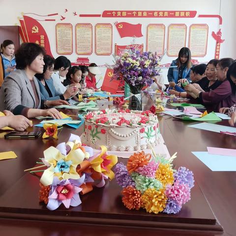 【甘谷县磐安镇社工站】“浓情母亲节，“花”语颂家风”