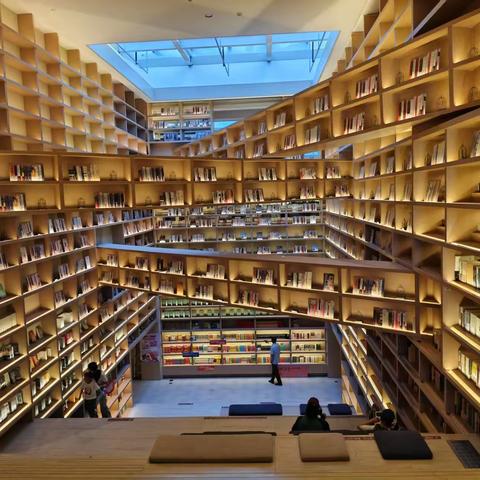 原创散文：让诗歌为我们带路，用诗作滋养我们的灵魂！