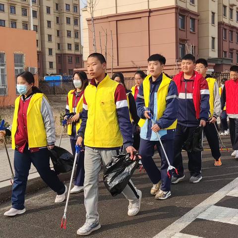 弘扬雷锋精神，争当新时代好少年           ——滨城区秦皇台乡中心学校“学雷锋”志愿活动纪实