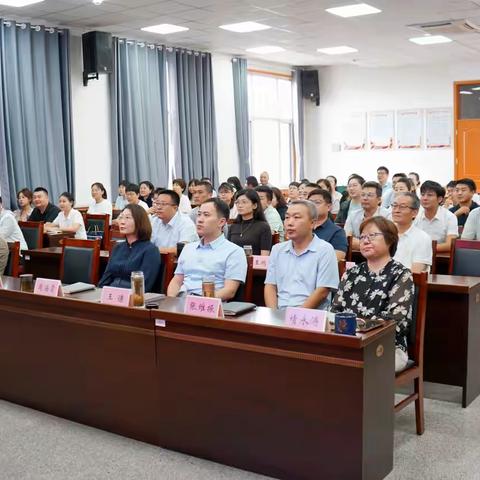 甸柳新村街道组织收听收看纪念中国人民抗日战争暨世界反法西斯战争胜利80周年大会