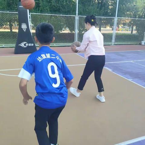 “缤纷暑假•星耀未来”达拉特旗第二小学花儿中队阳光运动星——以体强身 运动最美