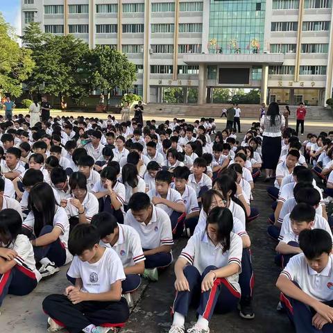 海陵中学召开2024暑假安全教育大会