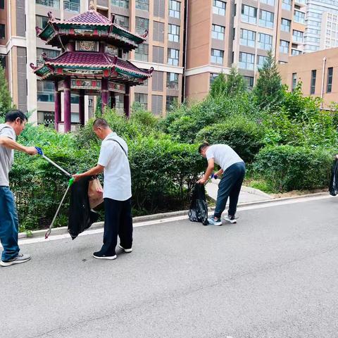 “深度清洁绿化带 靓化小区风景线”中山大街社区开展清洁绿化带行动