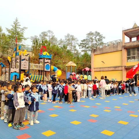 博爱幼儿园“自然美育，芭蕾舞女孩”粘贴画主题活动