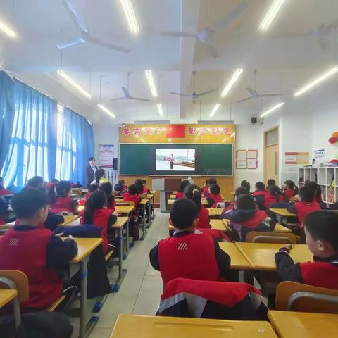 传统文化进校园，敬老爱老颂美德