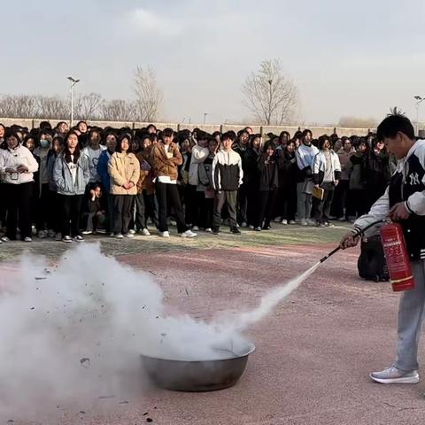 鄄城县彭楼镇中学消防应急演练