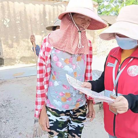 四更镇网格员持续开展禁烧秸秆宣传