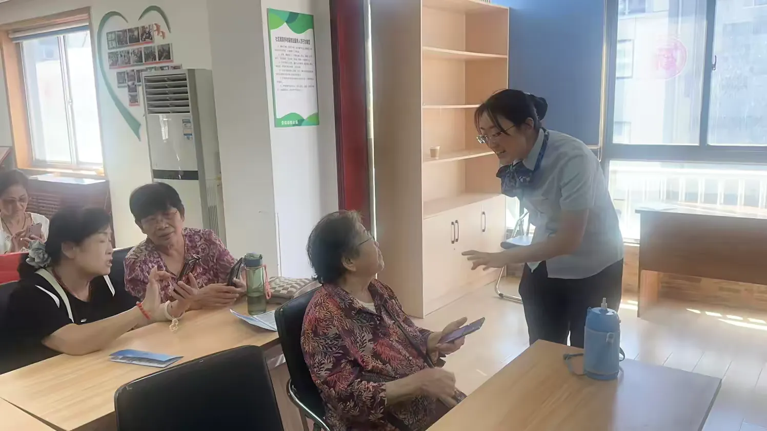 简篇-【菊香满园·花开有声】破解电诈迷局 守护邻里平安 | 菊花园社区开展反诈宣传活动
