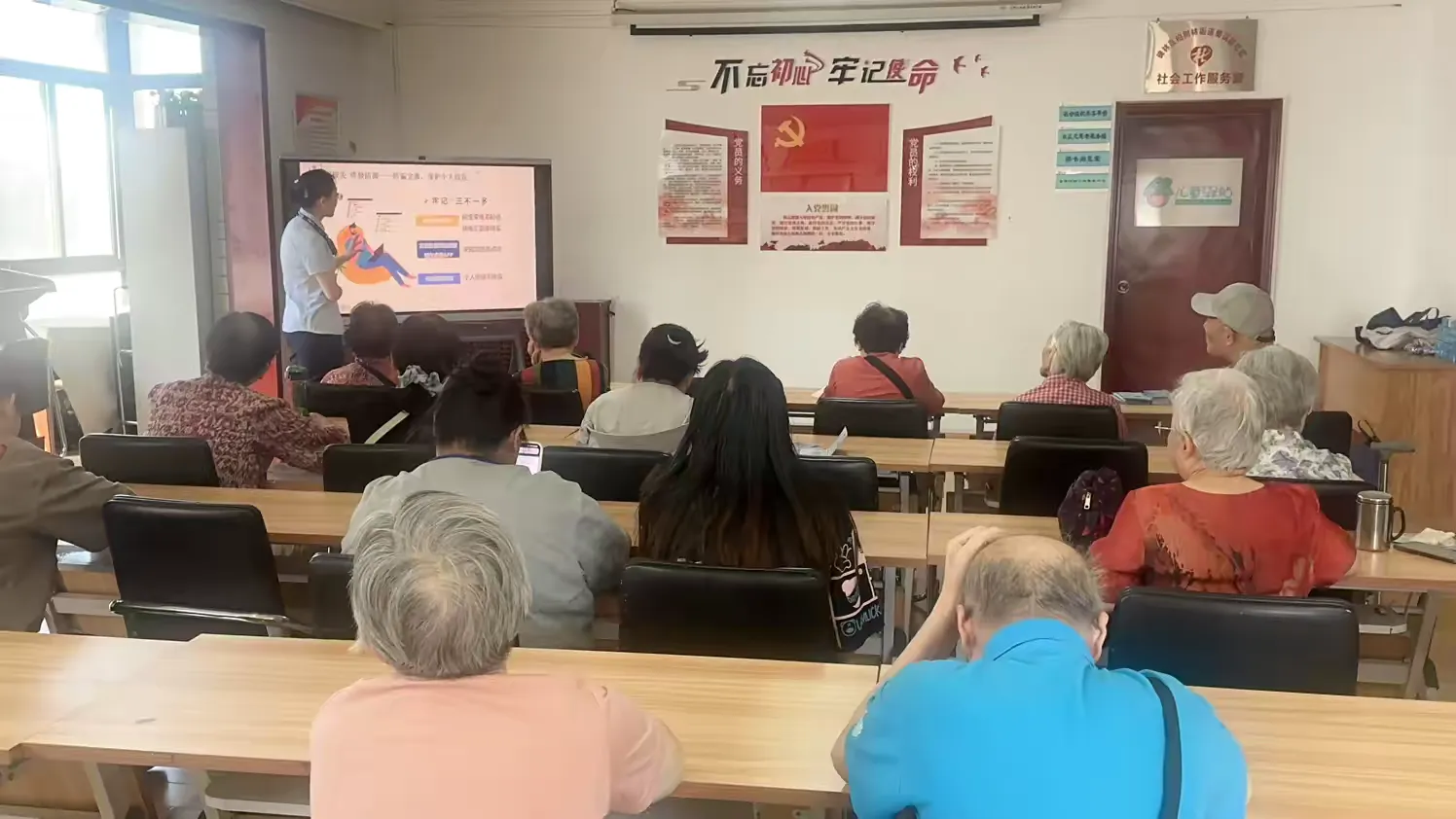 简篇-【菊香满园·花开有声】破解电诈迷局 守护邻里平安 | 菊花园社区开展反诈宣传活动