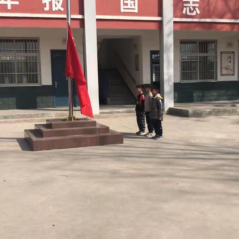 大郭镇陈策小学升国旗仪式 ——生动的爱国主义教育课