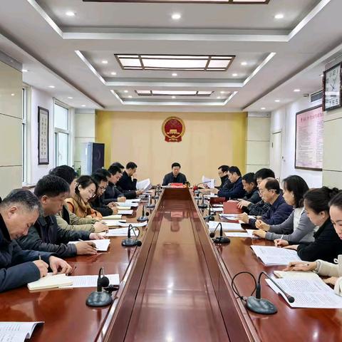 闫士剑主持召开县人大党组（扩大）会议