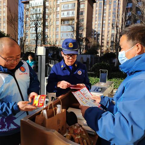 【澄城消防】澄城县消防救援大队联合消防志愿者进沿街商铺开展宣传活动