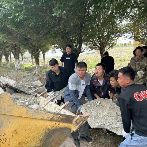 八十四团八连开展“创建卫生城镇，共建美丽连队”系列活动