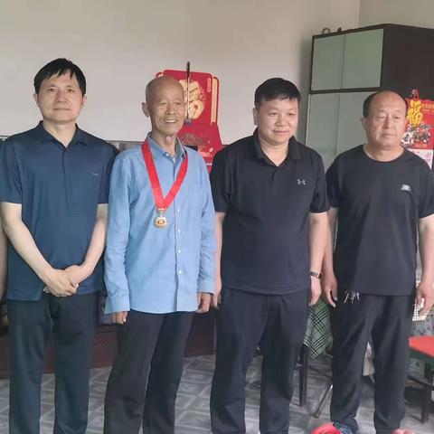 沁县财政局“七一”慰问老党员