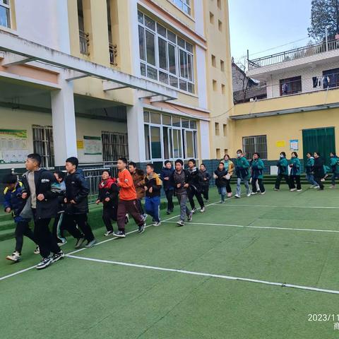 【社团活动】快乐“羽”共，活力青春——羽毛球社团