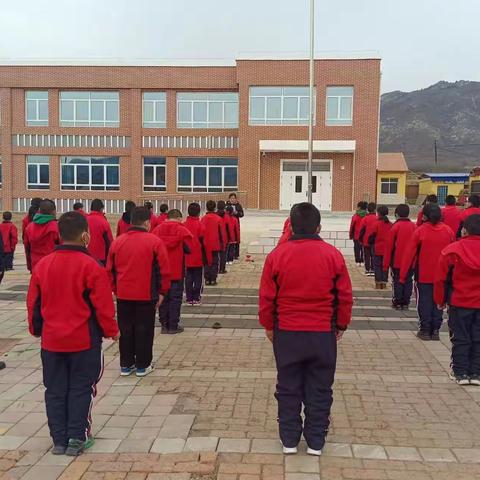 平泉市广兴店中心小学 “缅怀革命先烈 传承红色精神 文明祭祖 预防火灾”的教育活动