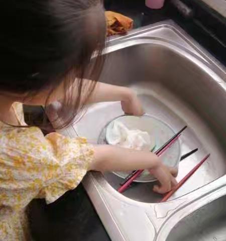 益林镇杨园幼儿园中班暑假好习惯养成记——爱劳动