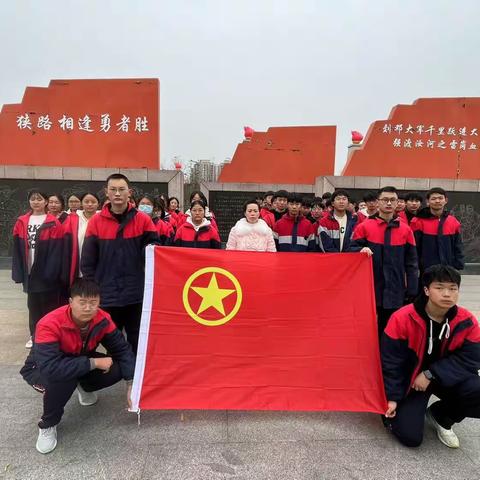 正阳县实验初级中学举行新团员入团仪式活动