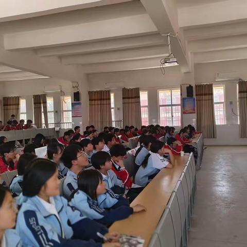 实验中学开展“国家安全，青春挺膺”主题团课