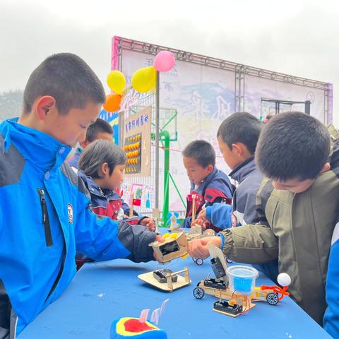 绽放艺术风采 激发强国力量||蟠龙中学 蟠龙战役红军小学成功‍举办第五届校园艺术节、科技节暨家长会