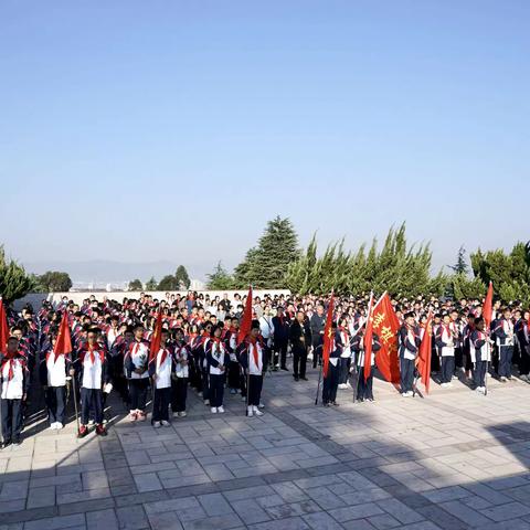 踏青去看柳  不负好时光——李棋中学清明节祭扫烈士墓暨踏青活动