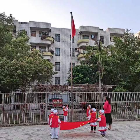 红旗飘飘英才幼儿园第五周升旗仪式