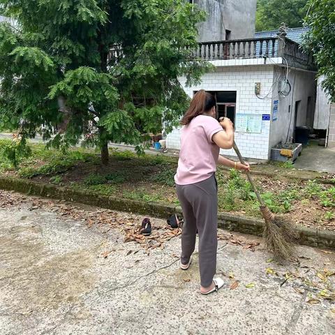 旭光镇万源分场——开展每周常态化环境整治