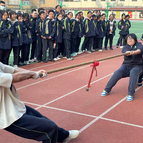 力拔山兮“绳”采飞扬，凝心聚力迎战中考——西安市第八十三中学九年级拔河比赛燃动校园