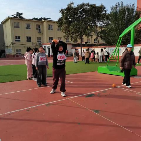 金秋燃赛场 运动润童心—中站区龙成教育集团跃进路小学举行秋季运动会