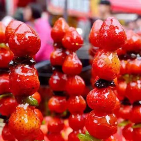 品夏日甜蜜 串趣味童年——红塔区第二幼儿园中五班制作冰糖葫芦活动