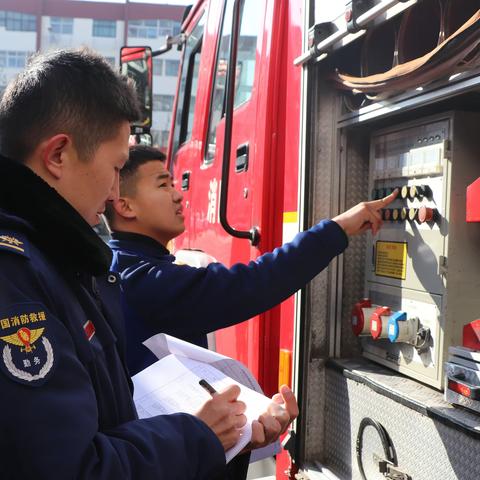 支队车辆监理装备检查暨驾驶员考核组深入武安市南环东路消防救援站开展考核