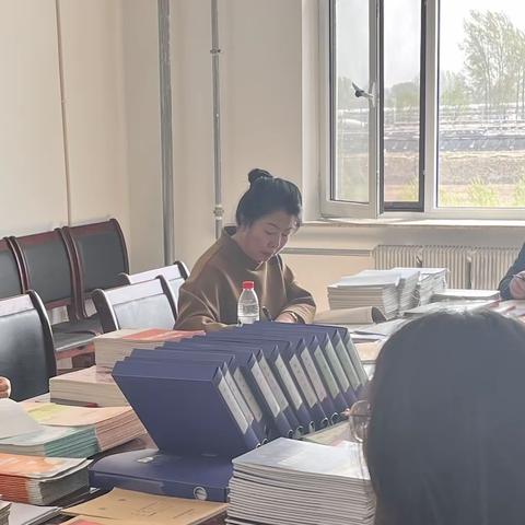 视导检查助成长  砥砺前行促提升——温香镇中心小学迎镇中心校期中阶段性教学常规工作检查