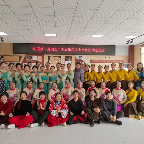 桐和社区工会驿站组织开展“艺心向暖聚桐和 邻里同心迎新春” 联欢会