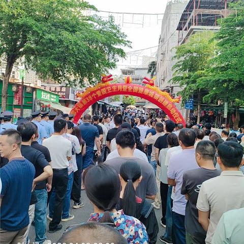 那大镇侨锋农场开展“共建健康城镇 共筑健康防线”第38个爱国卫生月活动