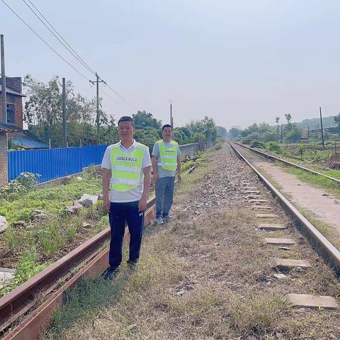 上甘山林场铁路护路巡查