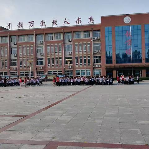 站好“护学岗”，守护“上学路”姜楼镇实验小学护学岗简报