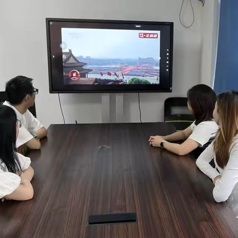 “铭记抗战烽火，传承红色基因”——北徐花园社区组织观看纪念中国人民抗日战争暨世界反法西斯战争胜利80周年阅兵活动