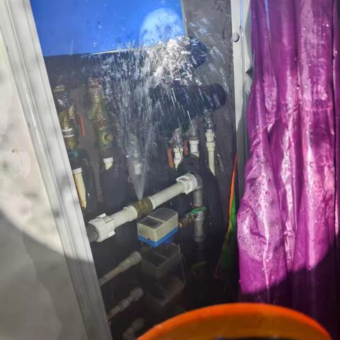 北徐、北徐花园社区开展水管维修行动 保障居民用水安全