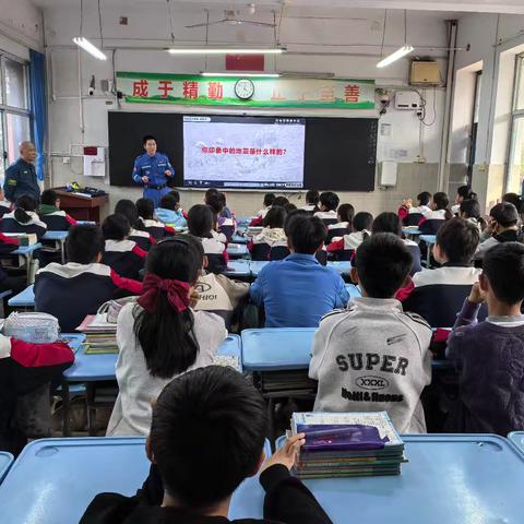 【南关街道育才社区】“防震减灾进校园 守护青春‘安全路’”--魏都区南关街道育才社区精心打造“育才路上救援团”志愿服务项目
