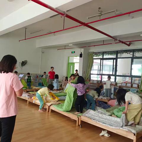 海口市美兰区万兴幼儿园——生活环节起床、午点观摩研讨活动