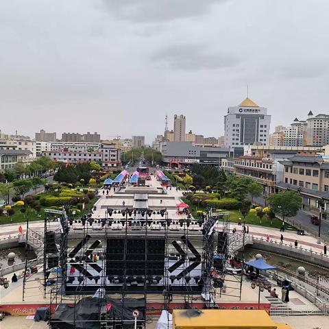 满江红一一夏初雨中抒怀