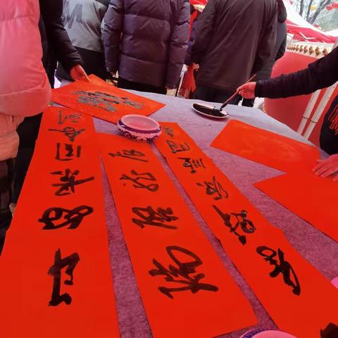 翰墨迎新春  文旅送祝福——新城区中山门街道开展“喜迎新春 情暖新城”送春联活动