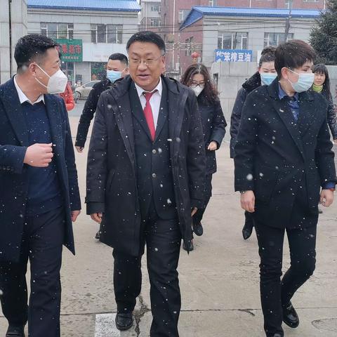 省级高法进校园       普法教育来宣传