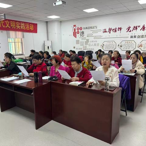 济南市市中区魏家庄街道馆驿街社区“温馨驿站”合唱队开展合唱活动