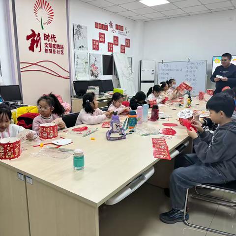 馆驿街社区开展“温暖冬日，快乐寒假”手工灯笼制作活动