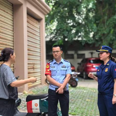 龙华区消防救援大队联合职能部门对住宅小区开展消防安全检查