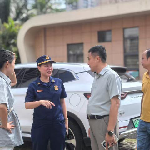 龙华区消防救援大队联合各职能部门开展开学季校园消防安全检查