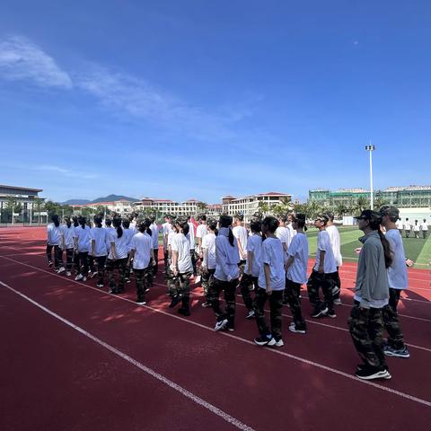 人间骄阳正好，少年风华正茂——记人大附中三亚学校高一新生军训第四日